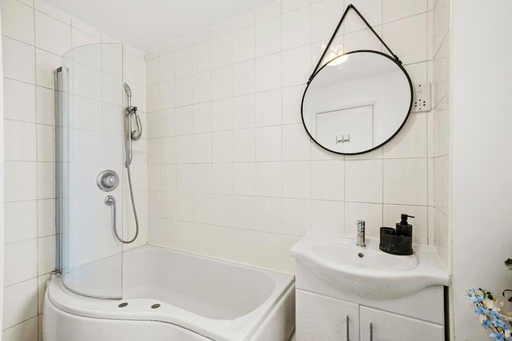 Cosy Apartment 5 Guests 3 Beds 1 Sofa Bed Lewisham London Exterior photo